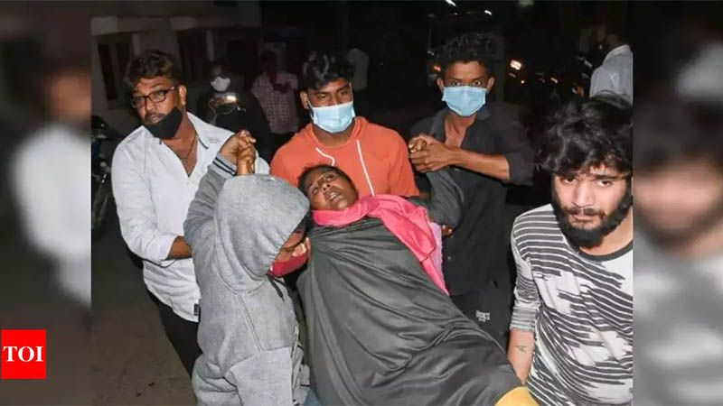 Nueva enfermedad misteriosa en la India deja un muerto y 350 hospitalizados