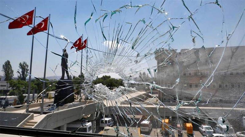 La Fiscal&iacute;a turca autoriza la detenci&oacute;n de 304 militares por v&iacute;nculos con Gulen