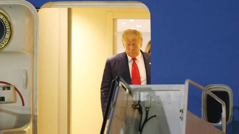 Trump firma bajo presi&oacute;n el plan de ayudas econ&oacute;micas