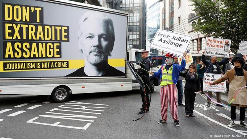 La Justicia brit&aacute;nica niega la extradici&oacute;n de Assange a EEUU