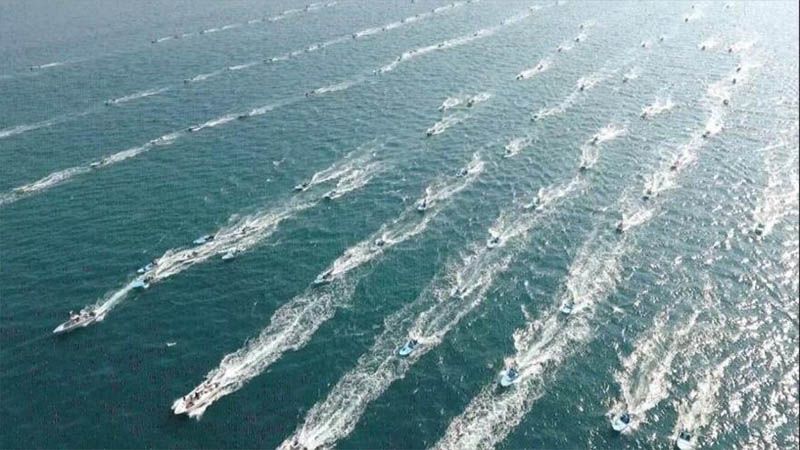 Ir&aacute;n realiza gran desfile naval con presencia de 700 embarcaciones