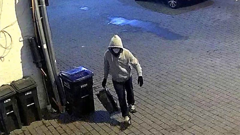 El FBI publica una foto del sospechoso de colocar bombas en el Capitolio