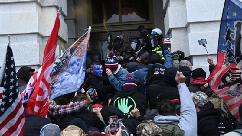 Un polic&iacute;a es la quinta v&iacute;ctima del asalto al Capitolio