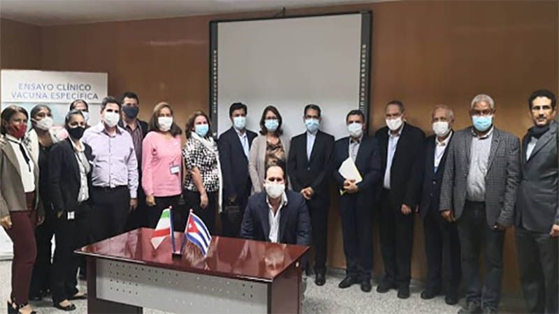 Firman Cuba e Ir&aacute;n acuerdo sobre vacuna Soberana 02
