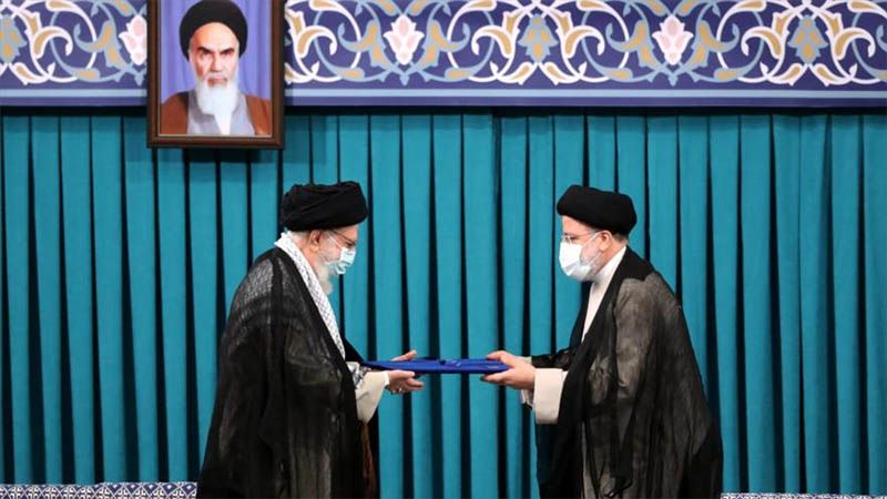 El L&iacute;der de Ir&aacute;n otorga los poderes de presidente del pa&iacute;s a Sayed Ebrahim Raisi