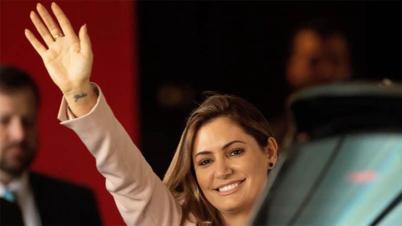 La esposa de Bolsonaro ser&aacute; investigada por tr&aacute;fico de influencias