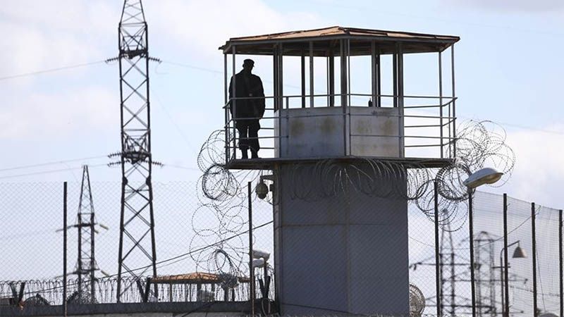 La toma de rehenes en una c&aacute;rcel francesa termina con la rendici&oacute;n del autor