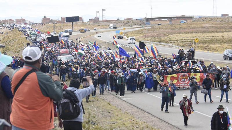 La megamarcha en apoyo al Gobierno de Bolivia entra en su cuarto d&iacute;a