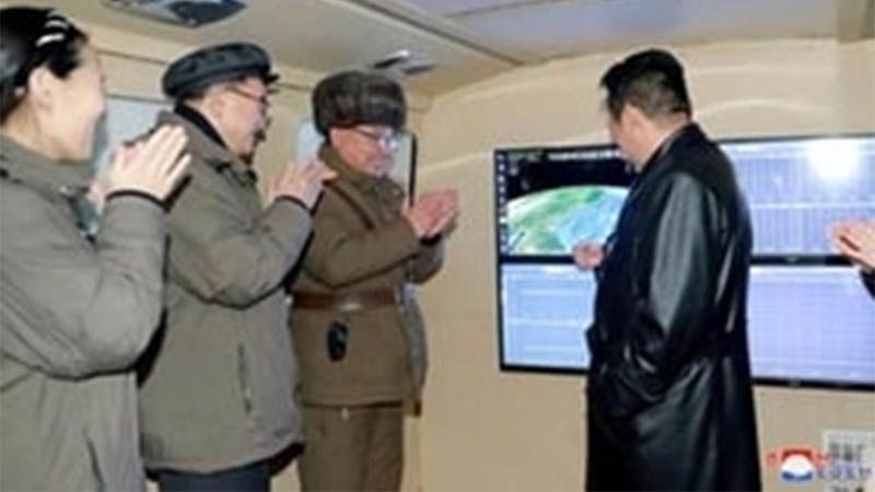 Corea del Norte confirma la prueba de un misil hipers&oacute;nico supervisada por Kim Jong Un
