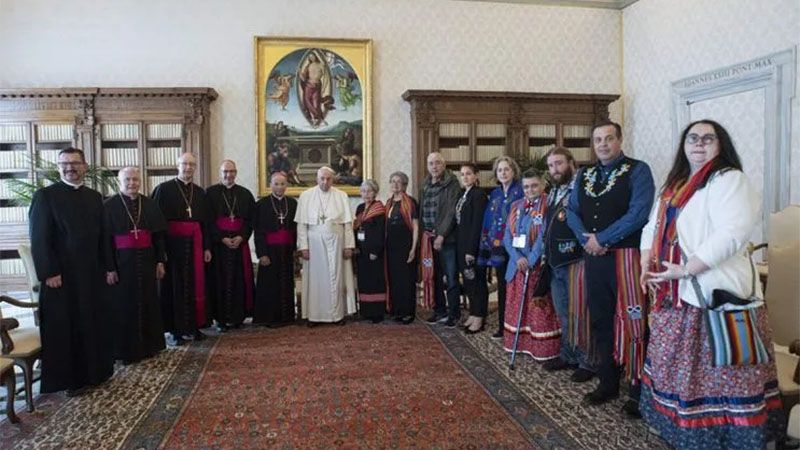 El papa pide perd&oacute;n a ind&iacute;genas canadienses y anuncia posible viaje al pa&iacute;s