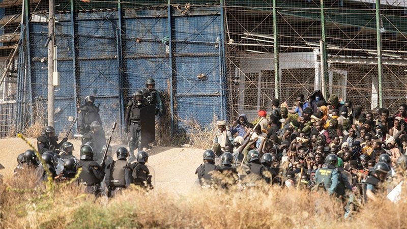 Mueren 18 migrantes en masivo intento de entrar al enclave espa&ntilde;ol de Melilla