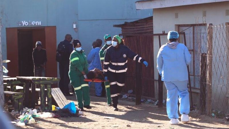 Misteriosa muerte de al menos 21 menores en un bar nocturno en Sud&aacute;frica