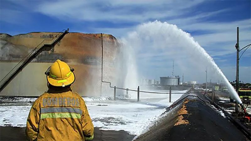 Extinguido el incendio en una refiner&iacute;a de zona costera de Venezuela