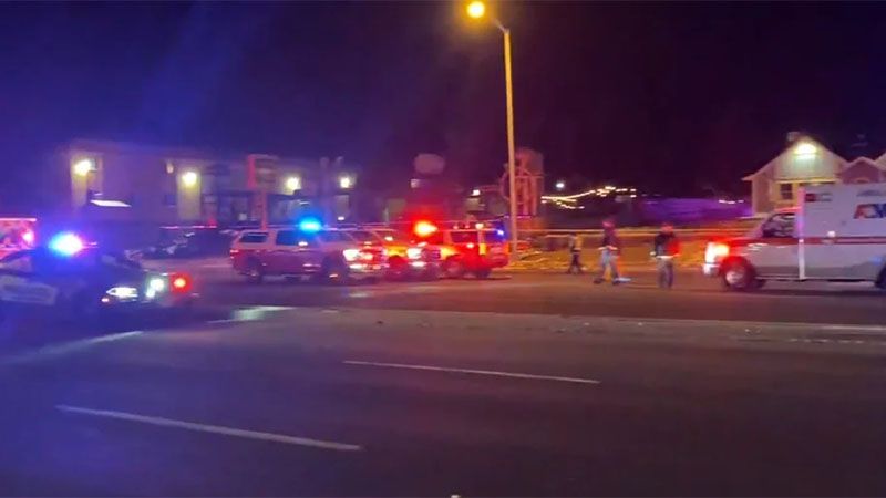 Al menos cinco muertos y 18 heridos en un tiroteo en un club gay de EEUU