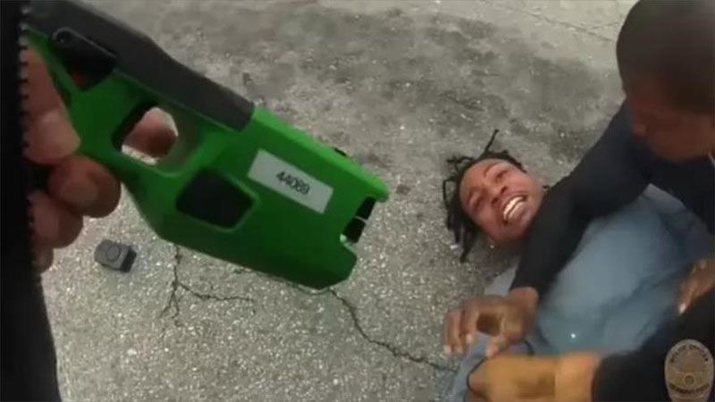 Sospechoso silencio de dem&oacute;cratas y medios ante asesinato de maestro negro en EEUU