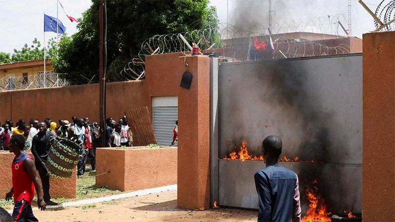 Los golpistas de N&iacute;ger acusan a Francia de organizar una intervenci&oacute;n militar