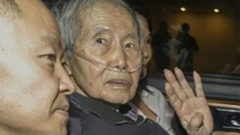 El indultado expresidente peruano Alberto Fujimori sale de prisi&oacute;n