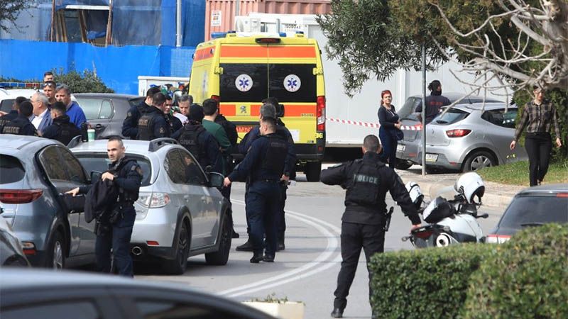 Un hombre armado mata a tres personas en una naviera en Grecia