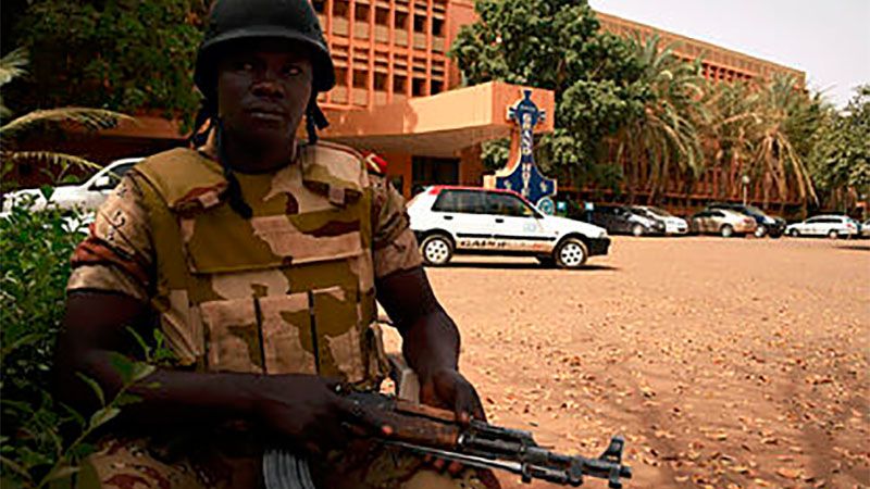 Descubren en N&iacute;ger escondites de &ldquo;armas de guerra&rdquo; en lugares usados por asesores de Francia