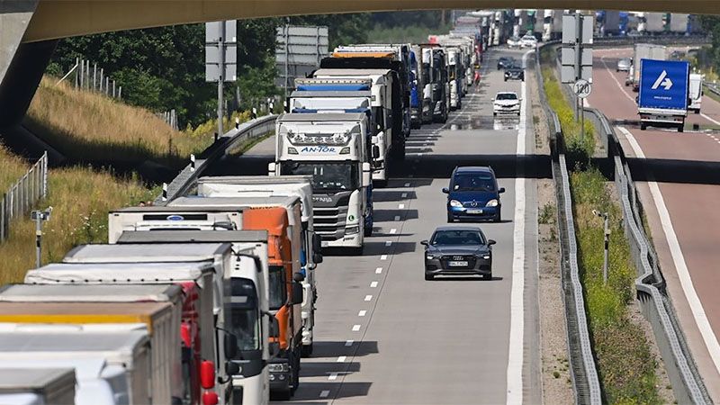 Agricultores polacos bloquean el tr&aacute;nsito en la frontera con Alemania
