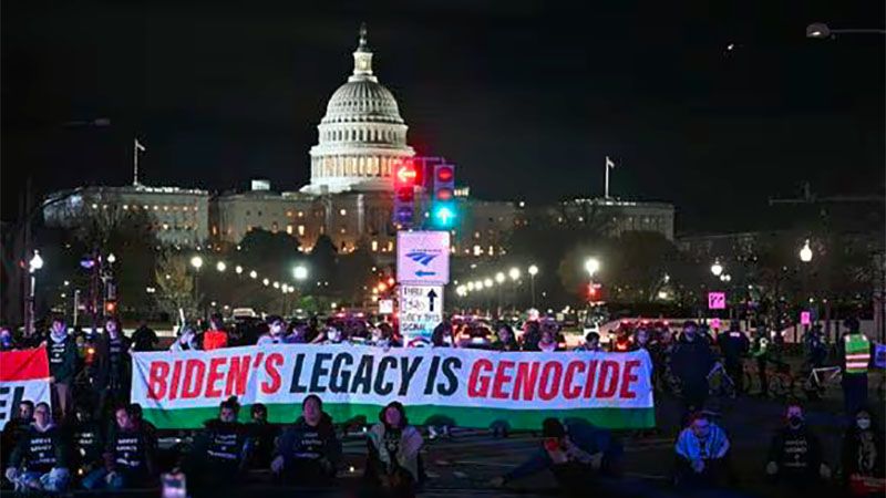 Una protesta pro Gaza obliga a Biden a retrasar su discurso, y Trump se burla