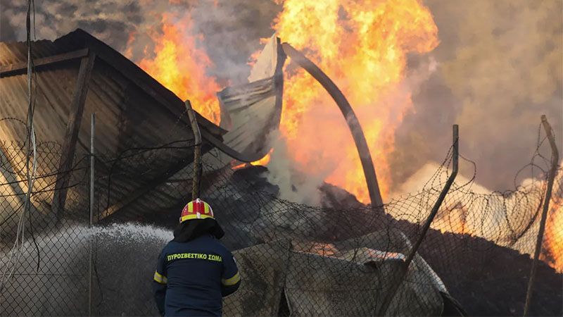El incendio que afecta a la zona de Atenas se cobra su primera v&iacute;ctima mortal