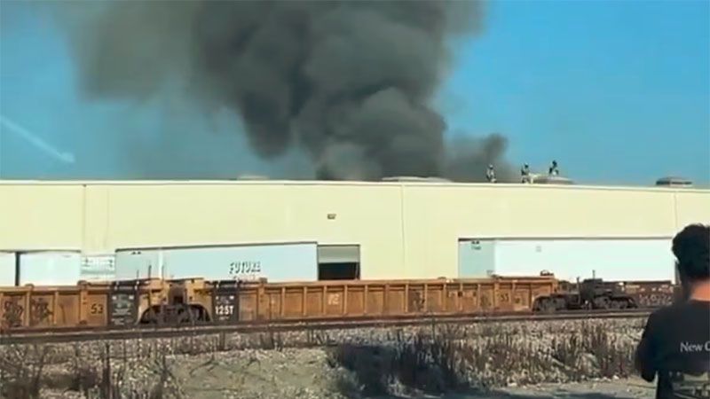 Dos muertos y 18 heridos al chocar una avioneta contra un almac&eacute;n en California