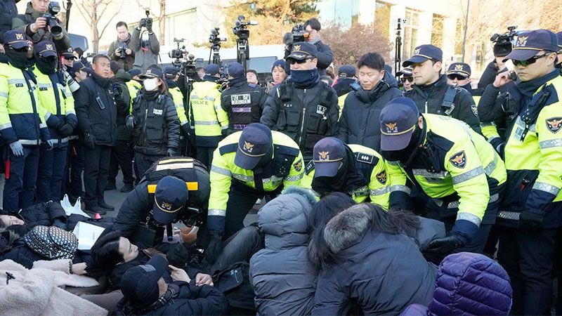 Cancelan arresto del presidente surcoreano ante la obstrucci&oacute;n de su servicio de seguridad