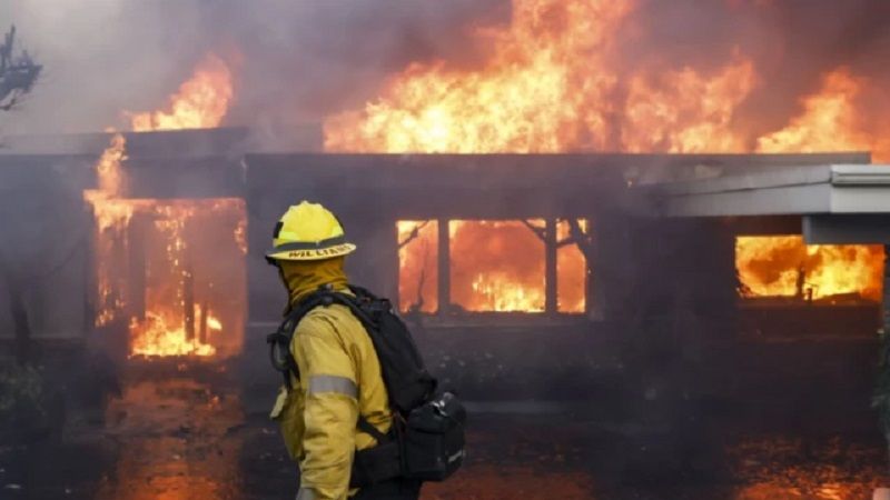 EEUU: Mueren m&aacute;s de dos personas por los incendios que azotan Los &Aacute;ngeles
