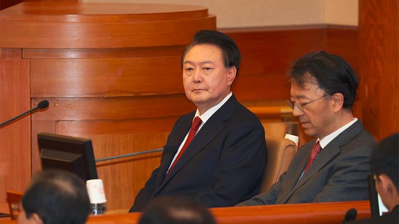 Yoon es llevado a un hospital militar tras su comparecencia ante el Constitucional