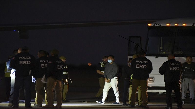 EEUU inicia los vuelos de deportaci&oacute;n de migrantes
