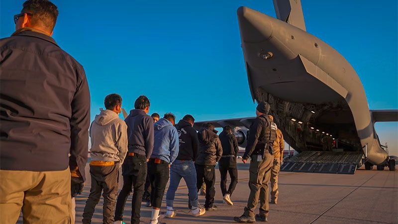 Trump anuncia sanciones a Colombia por impedir entrada de aviones de EEUU con migrantes