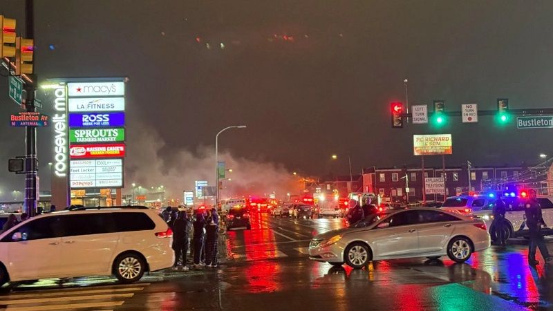 Mueren siete personas tras estrellarse avi&oacute;n sanitario en Filadelfia