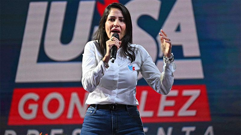 Luisa Gonz&aacute;lez festeja una &ldquo;gran victoria&rdquo; sobre Noboa, pese al virtual empate