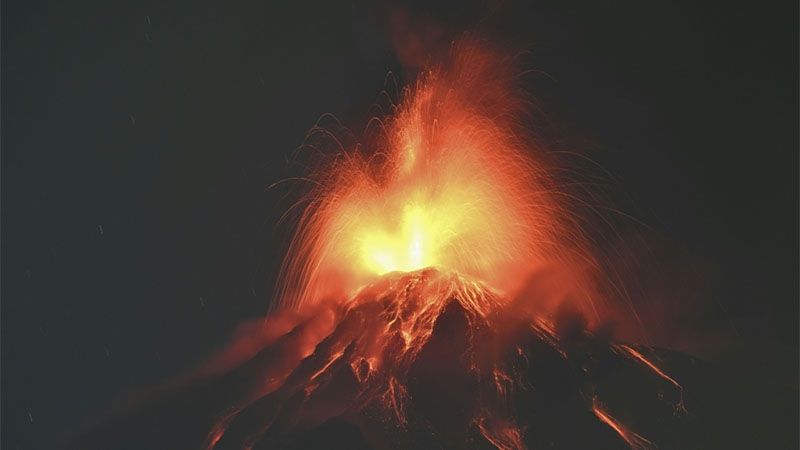 Casi un millar de evacuados en Guatemala por erupci&oacute;n del volc&aacute;n de Fuego
