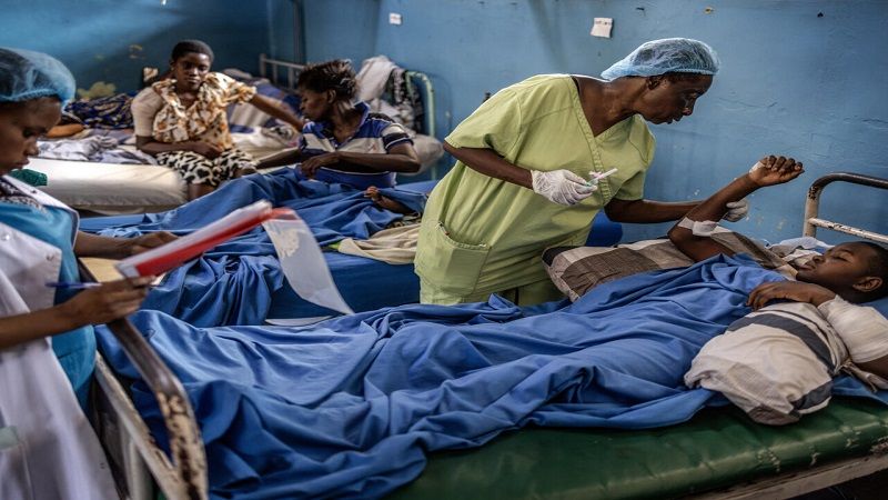 Mueren cinco personas por la explosi&oacute;n de un proyectil en un hospital en el este de RDC