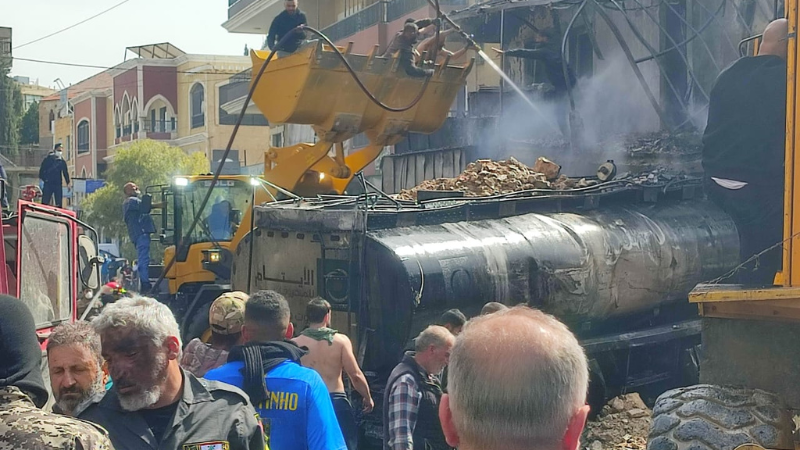 M&aacute;s de dos muertos por un incendio causado por una fuga de combustible en el este de L&iacute;bano