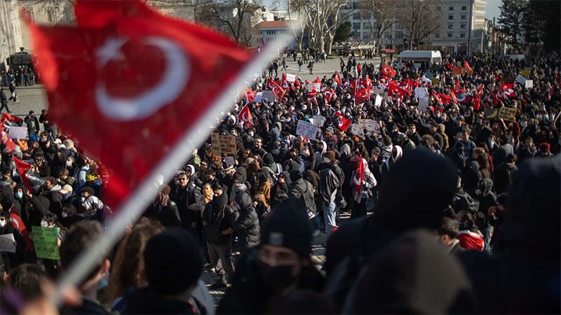 Contin&uacute;an las protestas en Turqu&iacute;a, siete periodistas encarcelados