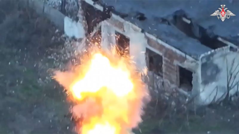 Drones rusos hacen explotar drones ucranianos en pleno vuelo (video)