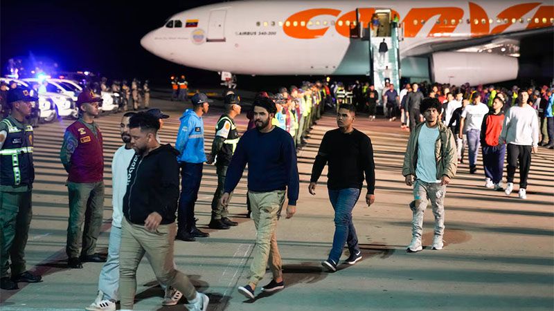 Aterriza en Venezuela un avi&oacute;n con 174 migrantes deportados por Estados Unidos