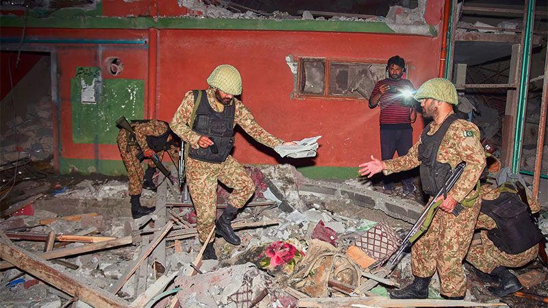 Ataque con misiles de la India contra Pakist&aacute;n deja 26 civiles muertos y 46 heridos