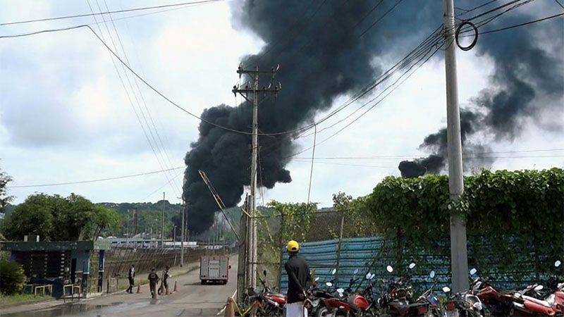 La principal refiner&iacute;a de Ecuador suspende sus operaciones por un incendio