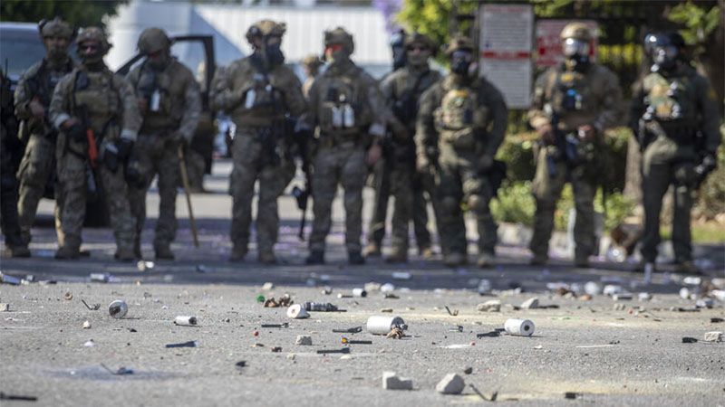 La Guardia Nacional se despliega en Los &Aacute;ngeles en tercer d&iacute;a de choques