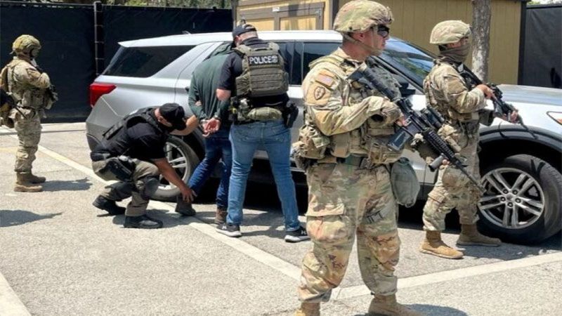 Redadas a discreci&oacute;n y con aire militar: nuevas t&aacute;cticas para arrestar migrantes en EEUU