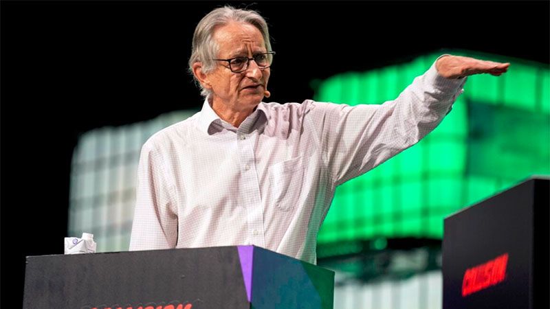 Estamos &ldquo;criando un tigre&rdquo; que podr&iacute;a terminar mat&aacute;ndonos, advierte el padrino de la IA