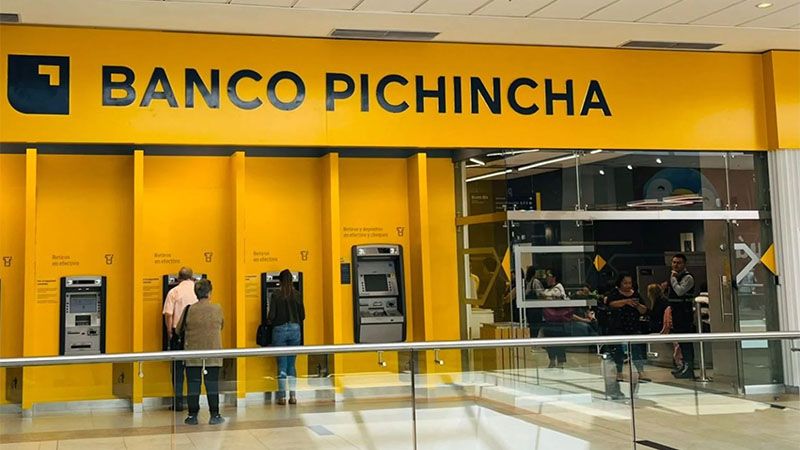Ecuatorianos retiraron 160 millones de d&oacute;lares de banco en un d&iacute;a por p&aacute;nico financiero