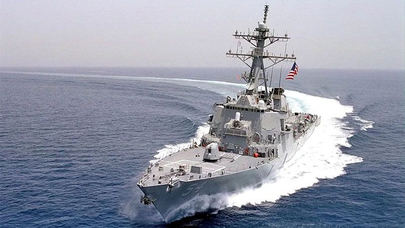 China expulsa un buque de guerra de EEUU de aguas en disputa