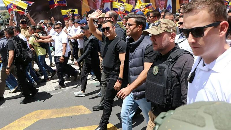 Noboa encabeza multitudinaria marcha contra la Corte Constitucional de Ecuador