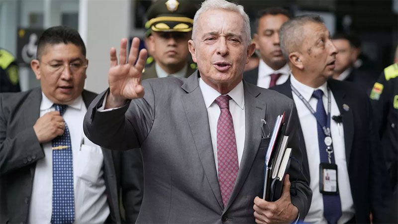 Justicia de Colombia ordena libertad a expresidente Uribe mientras apela condena
