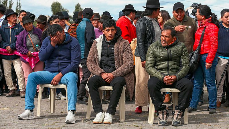 Ind&iacute;genas de Ecuador liberan polic&iacute;as retenidos por espiar al excandidato presidencial Iza